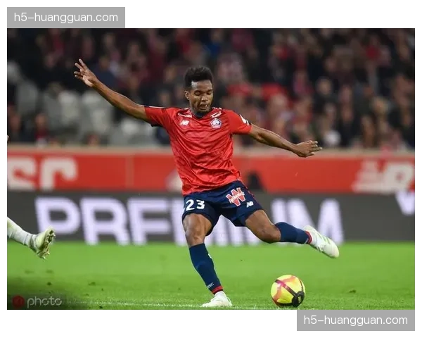 关键对位预览：里尔中场安热尔-戈梅斯将面临巴黎的转换压迫